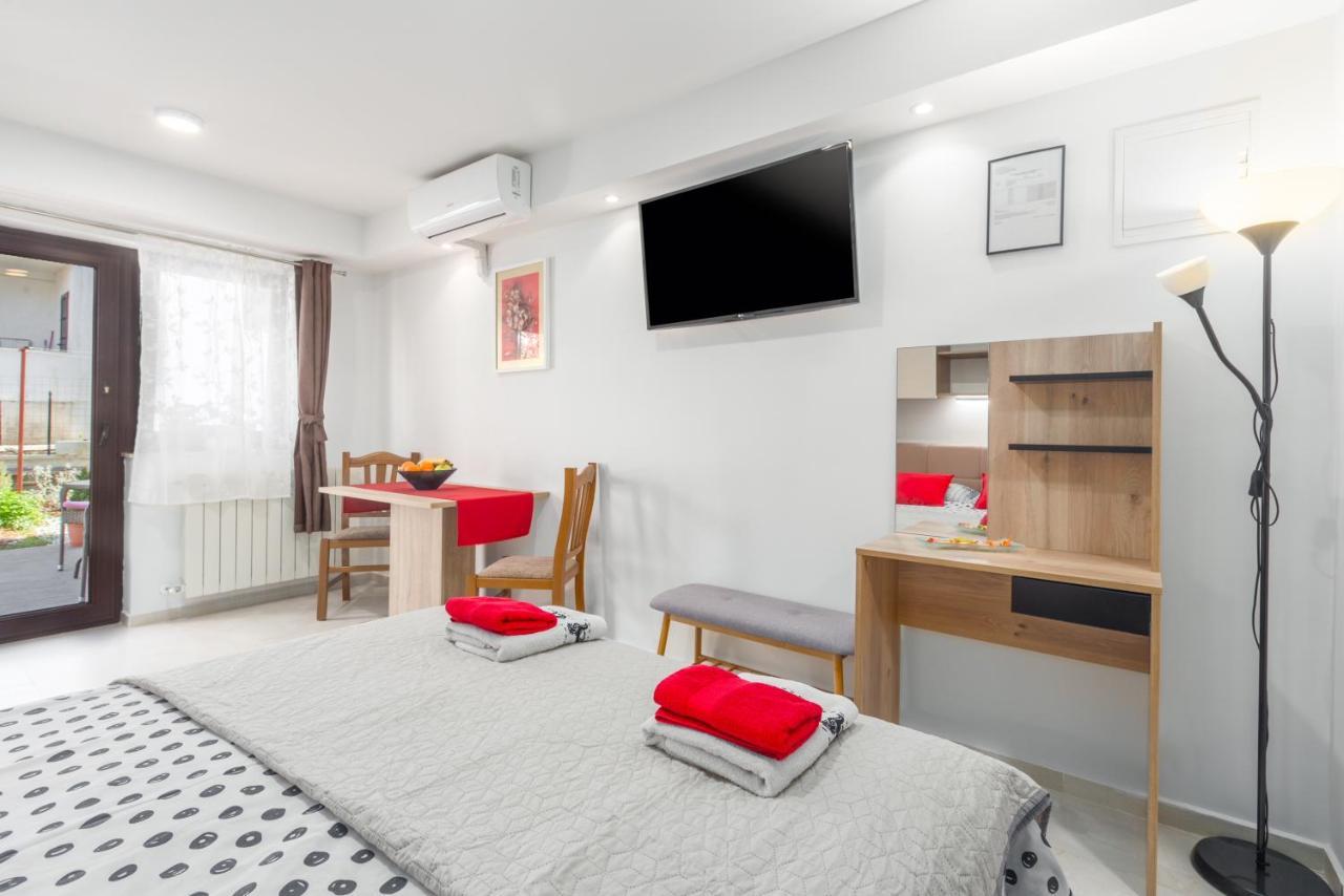 Alex Deluxe Apartments On Beach Poreč Dış mekan fotoğraf