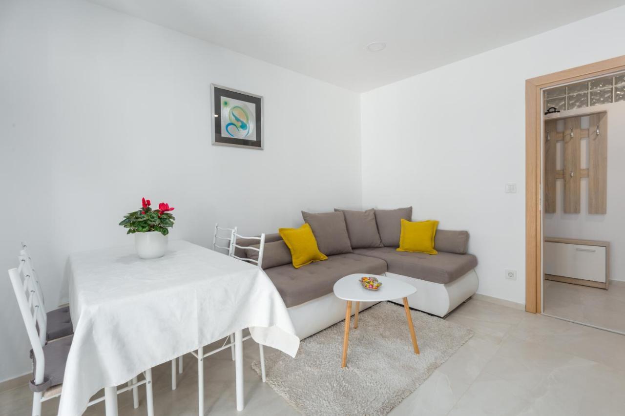 Alex Deluxe Apartments On Beach Poreč Dış mekan fotoğraf