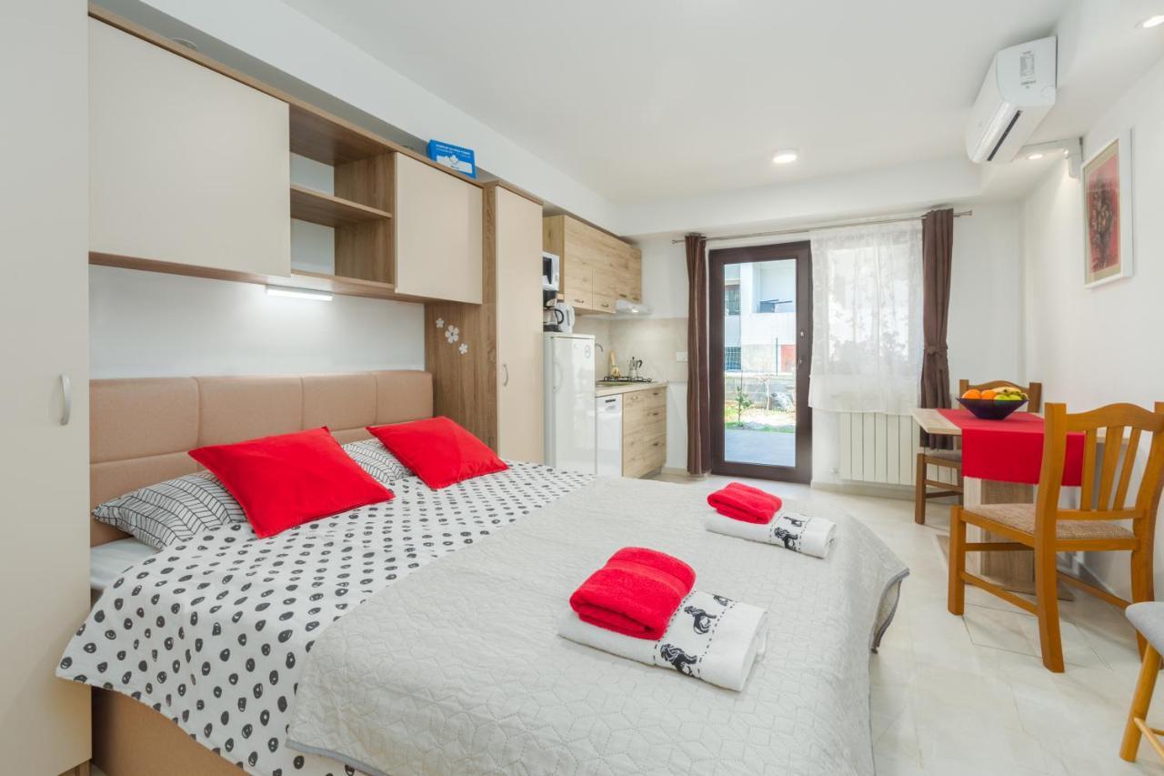 Alex Deluxe Apartments On Beach Poreč Dış mekan fotoğraf