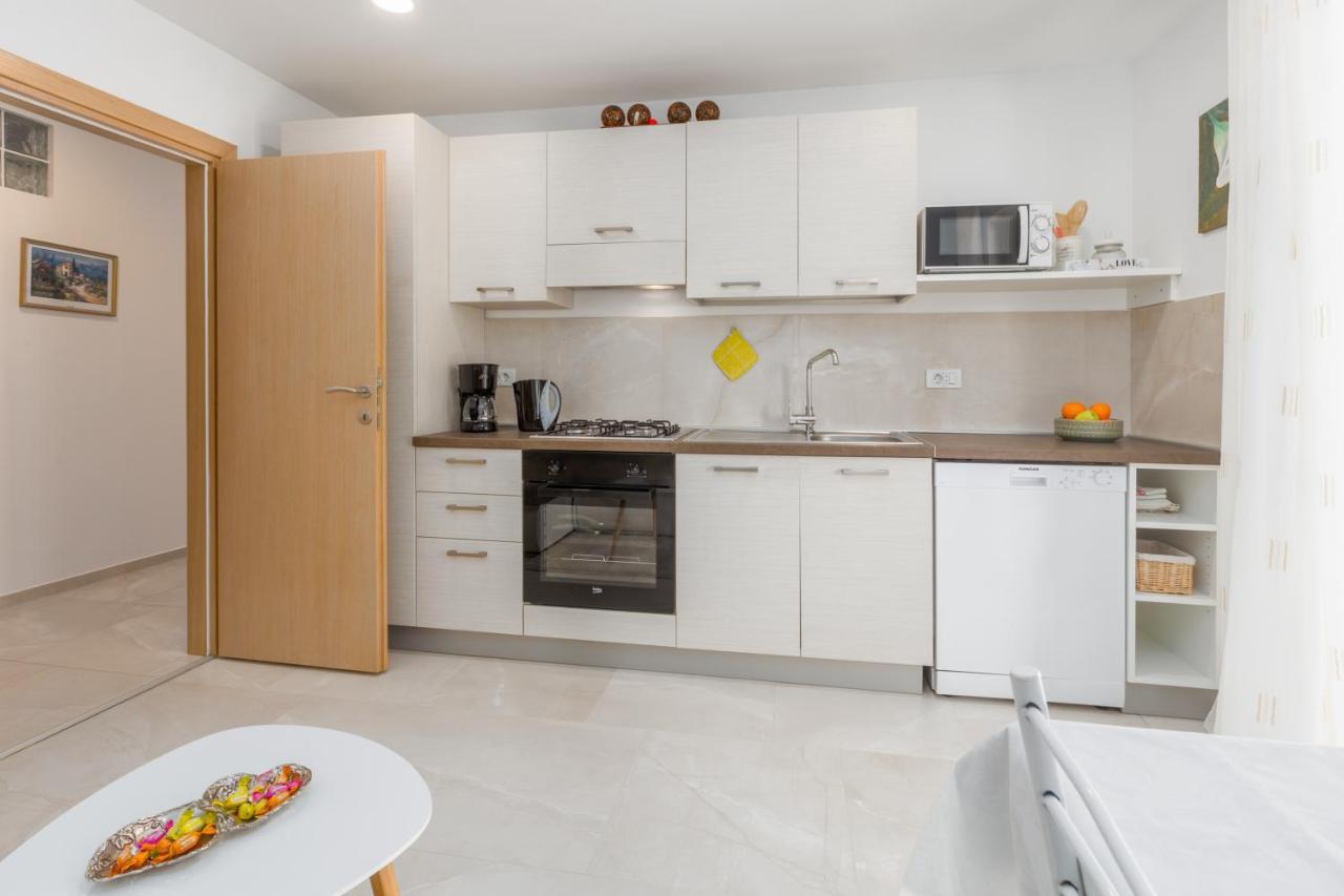 Alex Deluxe Apartments On Beach Poreč Dış mekan fotoğraf