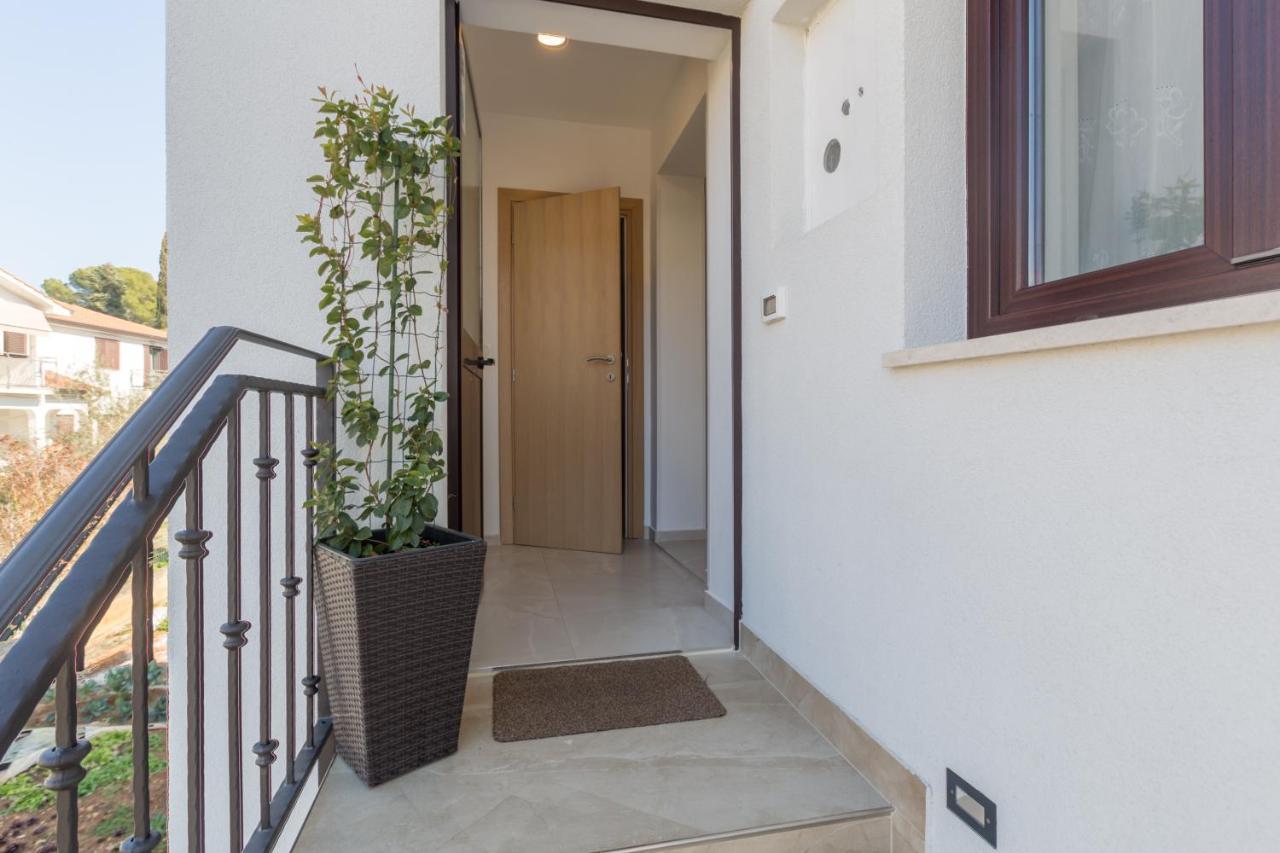 Alex Deluxe Apartments On Beach Poreč Dış mekan fotoğraf