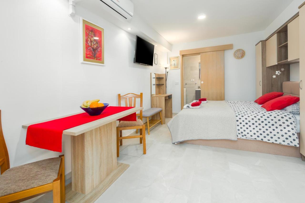 Alex Deluxe Apartments On Beach Poreč Dış mekan fotoğraf